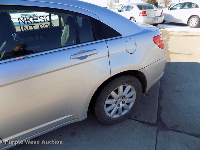 image for item DE0456 2010 Chrysler Sebring Touring