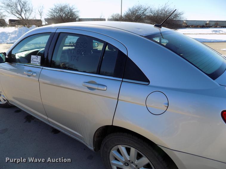 image for item DE0456 2010 Chrysler Sebring Touring