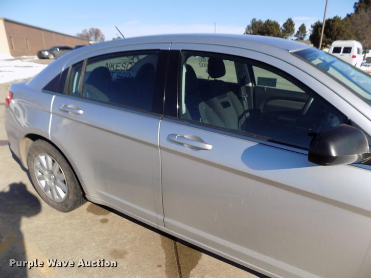 image for item DE0456 2010 Chrysler Sebring Touring