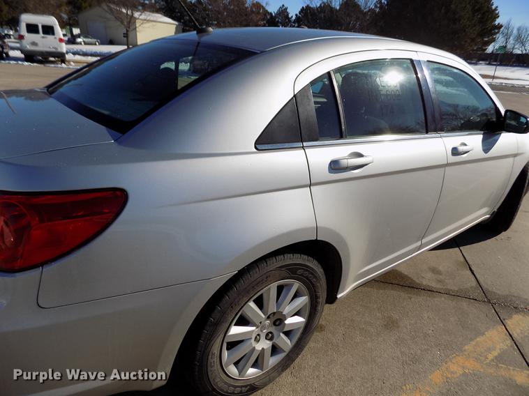 image for item DE0456 2010 Chrysler Sebring Touring