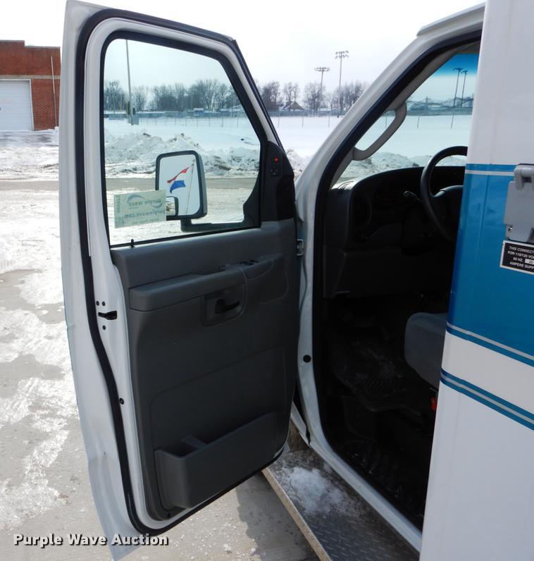 image for item DE5977 2006 Ford E450 Super Duty ambulance