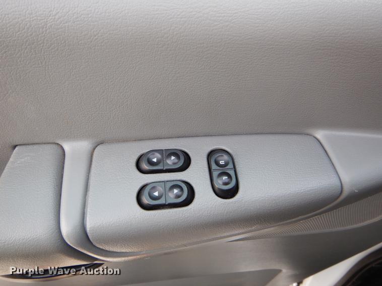 image for item DE5977 2006 Ford E450 Super Duty ambulance