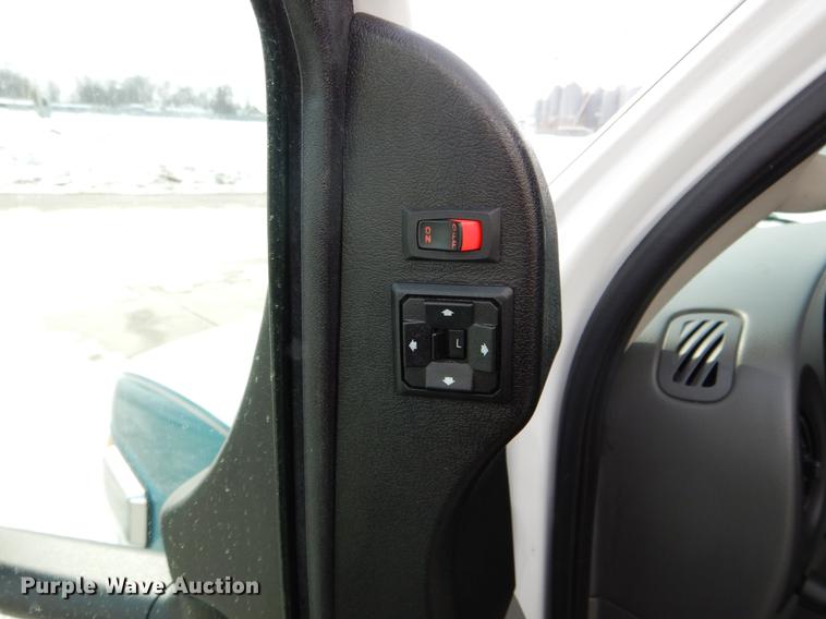 image for item DE5977 2006 Ford E450 Super Duty ambulance