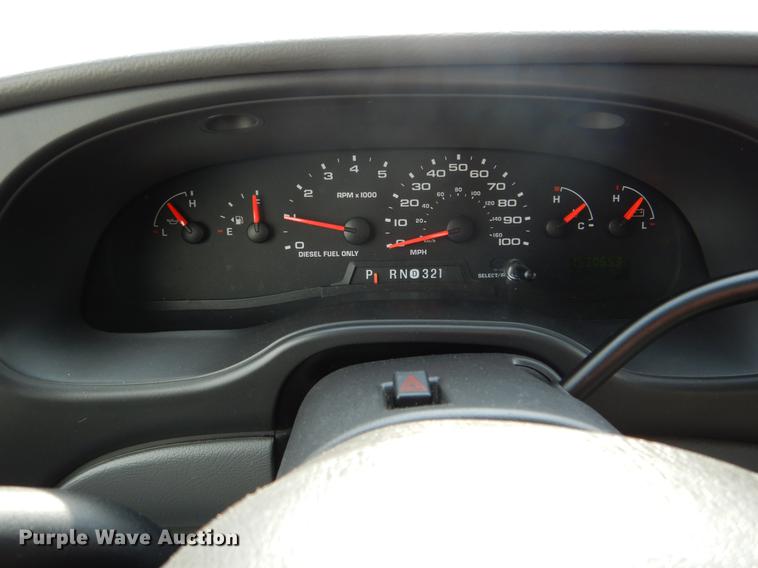 image for item DE5977 2006 Ford E450 Super Duty ambulance