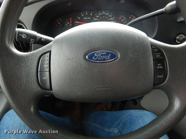 image for item DE5977 2006 Ford E450 Super Duty ambulance