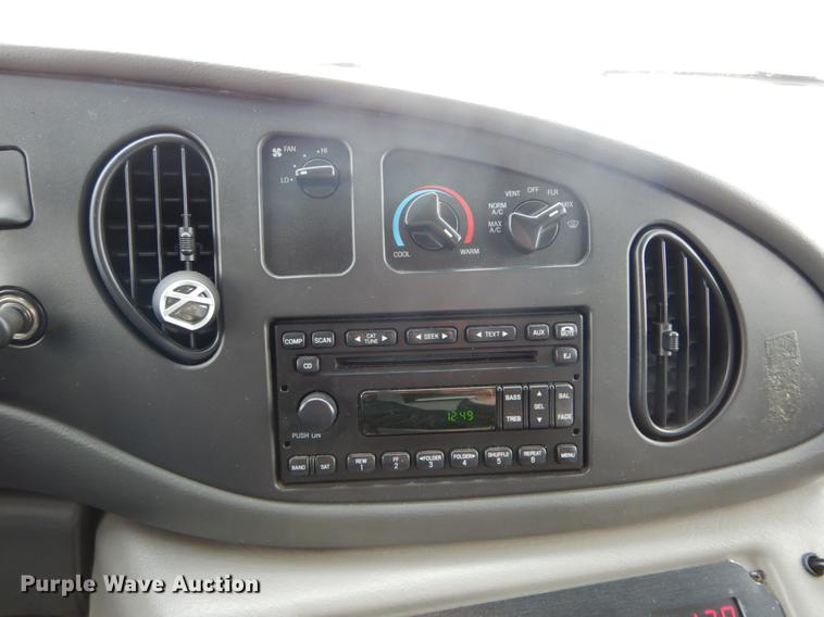 image for item DE5977 2006 Ford E450 Super Duty ambulance