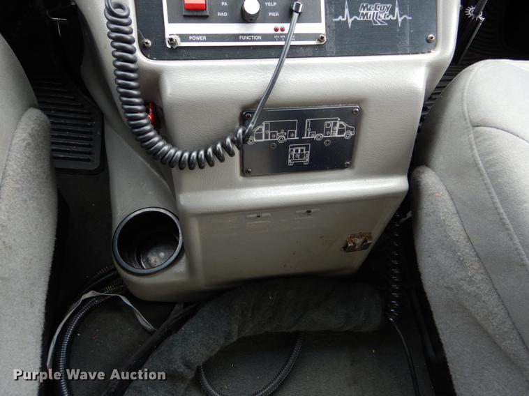 image for item DE5977 2006 Ford E450 Super Duty ambulance