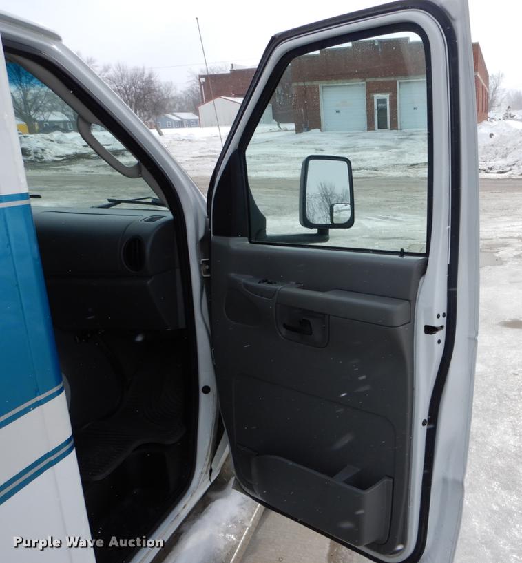 image for item DE5977 2006 Ford E450 Super Duty ambulance