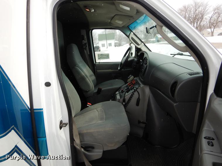 image for item DE5977 2006 Ford E450 Super Duty ambulance