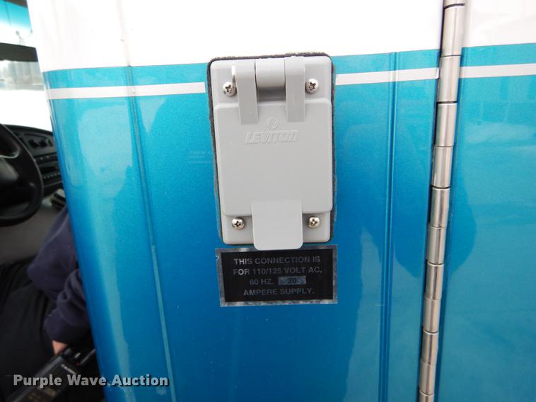 image for item DE5977 2006 Ford E450 Super Duty ambulance