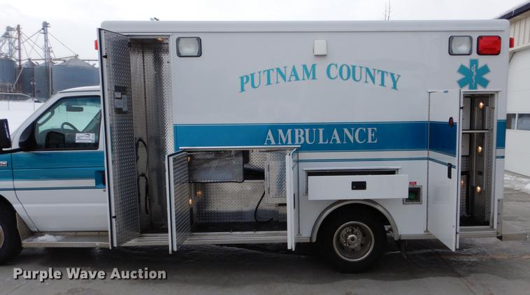 image for item DE5977 2006 Ford E450 Super Duty ambulance