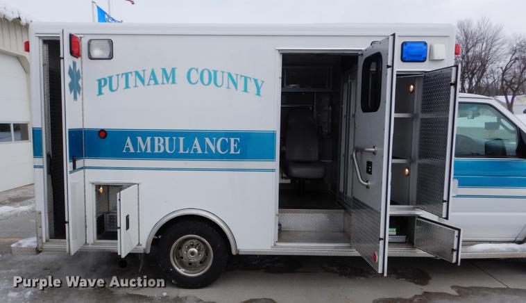 image for item DE5977 2006 Ford E450 Super Duty ambulance