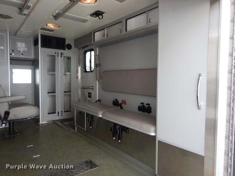image for item DE5977 2006 Ford E450 Super Duty ambulance