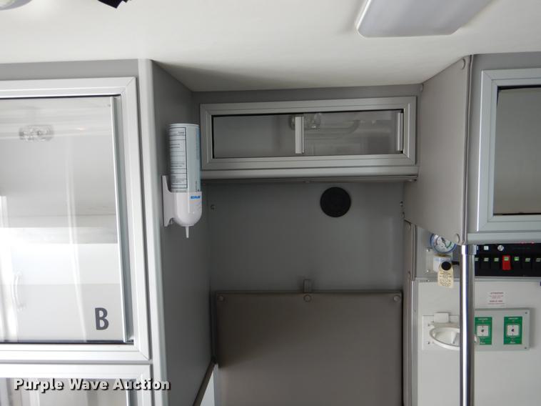 image for item DE5977 2006 Ford E450 Super Duty ambulance