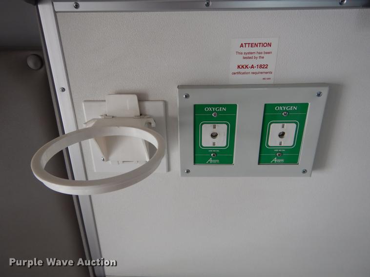 image for item DE5977 2006 Ford E450 Super Duty ambulance