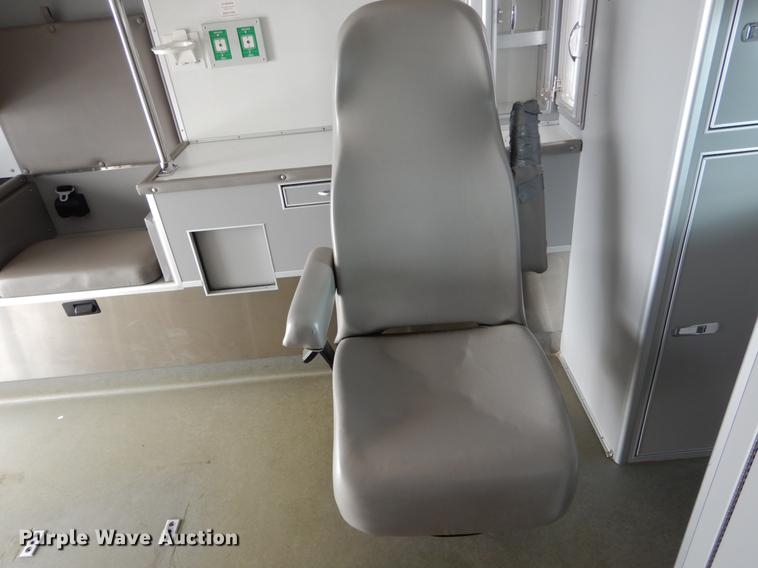 image for item DE5977 2006 Ford E450 Super Duty ambulance