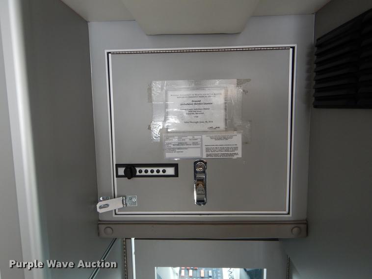 image for item DE5977 2006 Ford E450 Super Duty ambulance
