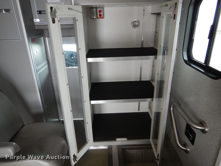 image for item DE5977 2006 Ford E450 Super Duty ambulance