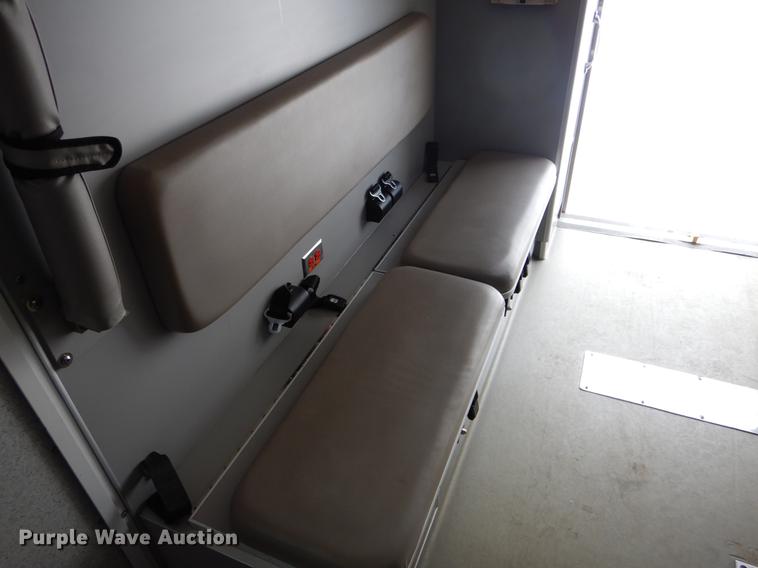 image for item DE5977 2006 Ford E450 Super Duty ambulance