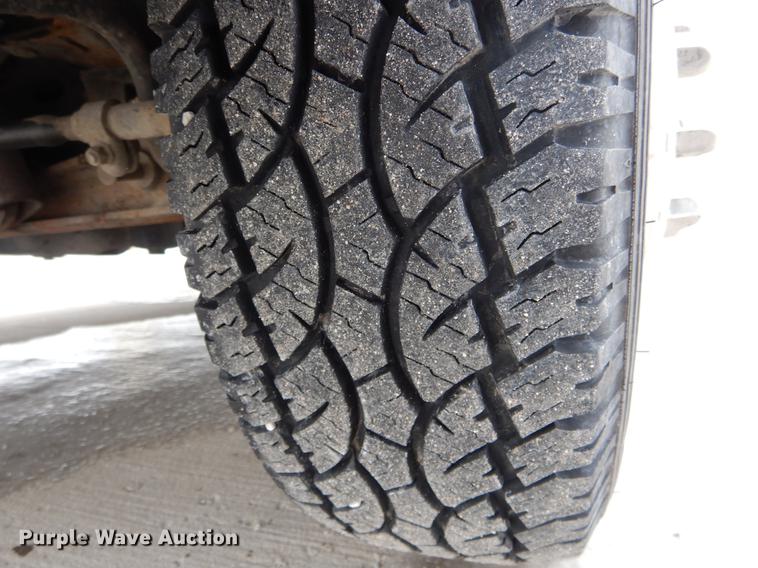 image for item DE5977 2006 Ford E450 Super Duty ambulance