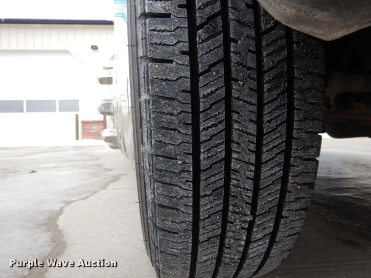 image for item DE5977 2006 Ford E450 Super Duty ambulance