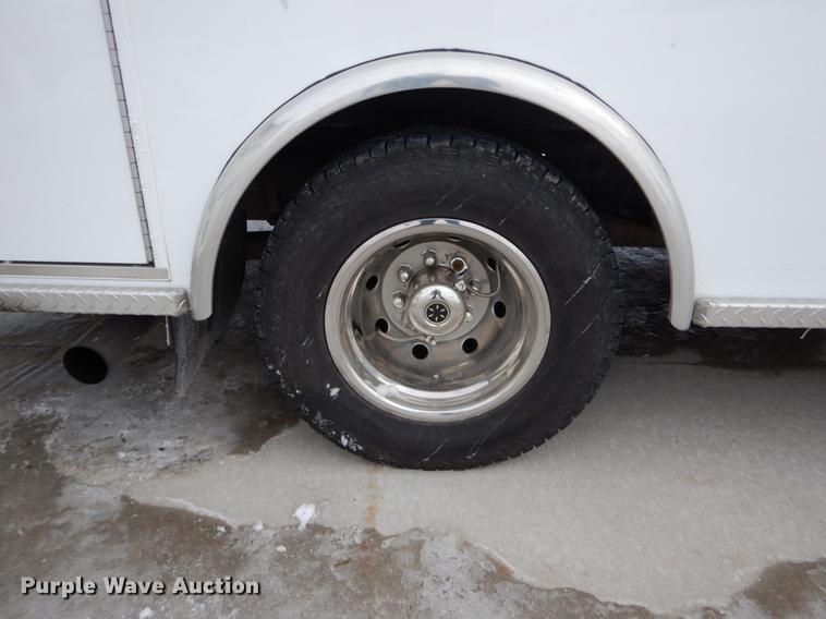 image for item DE5977 2006 Ford E450 Super Duty ambulance