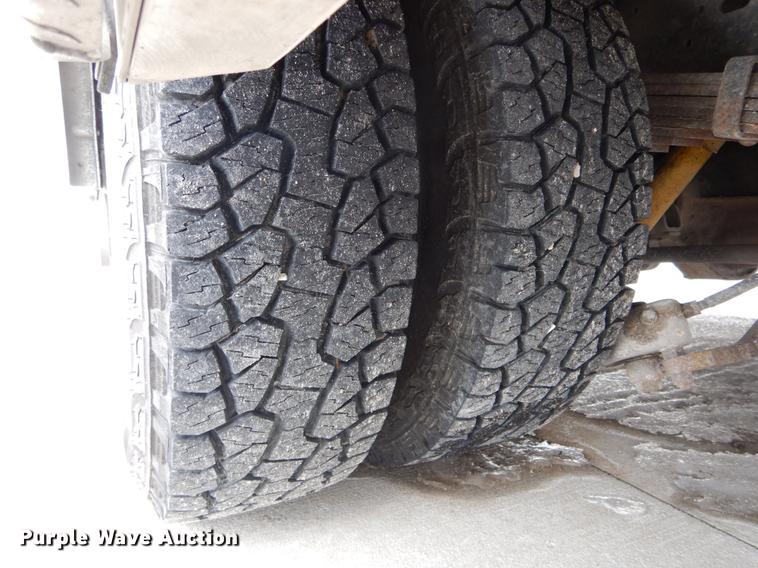 image for item DE5977 2006 Ford E450 Super Duty ambulance