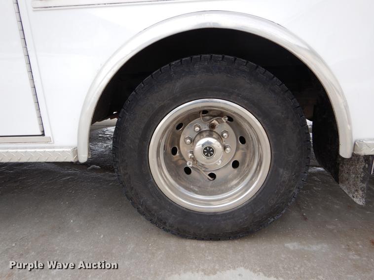 image for item DE5977 2006 Ford E450 Super Duty ambulance