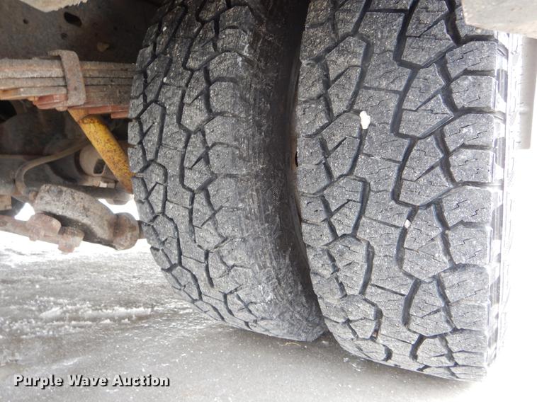 image for item DE5977 2006 Ford E450 Super Duty ambulance