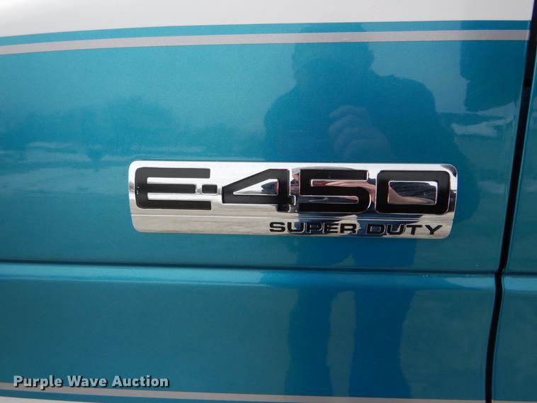 image for item DE5977 2006 Ford E450 Super Duty ambulance
