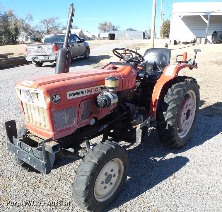 image for item DF2835 Yanmar YM226D tractor