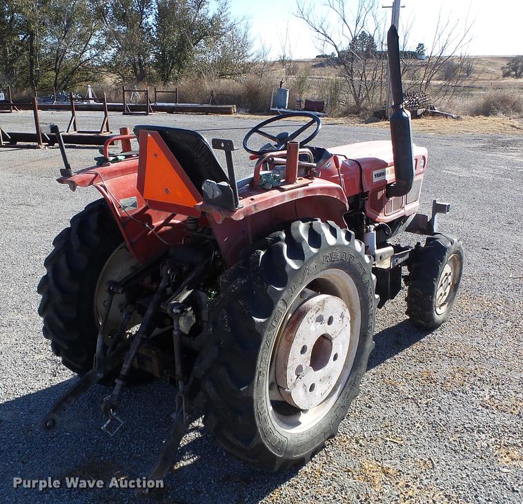 image for item DF2835 Yanmar YM226D tractor