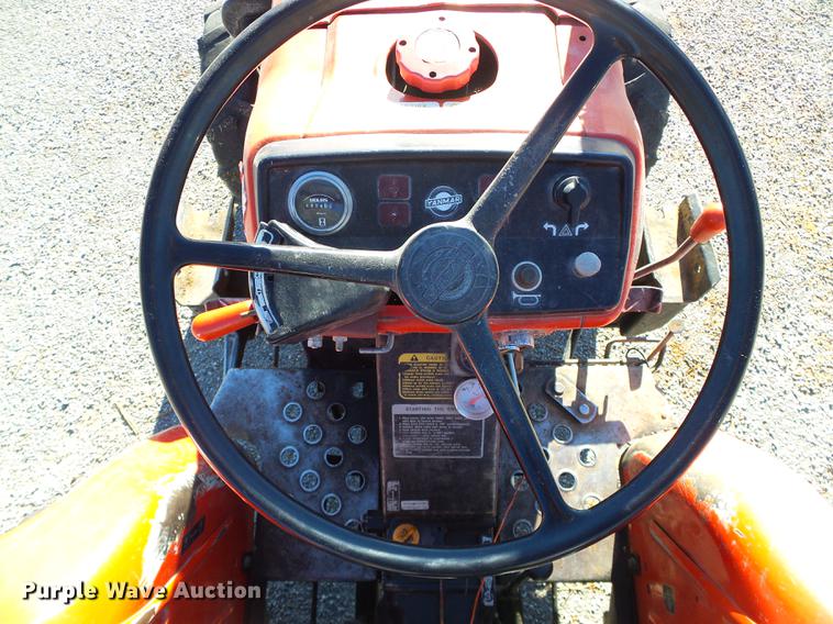 image for item DF2835 Yanmar YM226D tractor