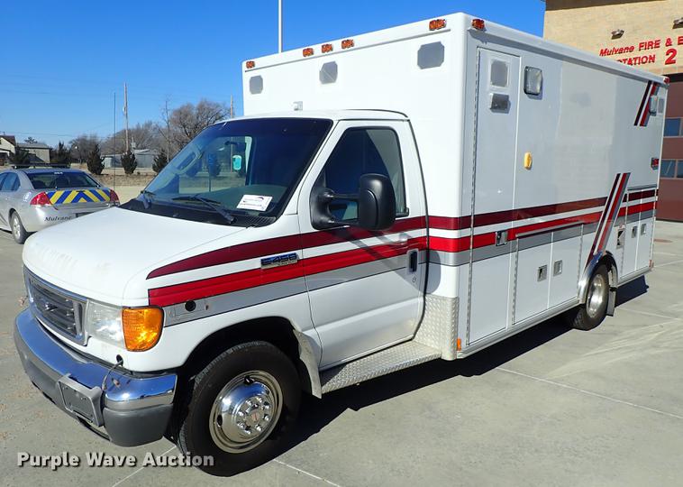 image for item DF8706 2007 Ford E450 ambulance