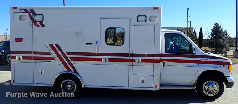 image for item DF8706 2007 Ford E450 ambulance