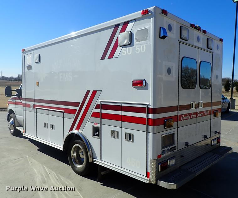 image for item DF8706 2007 Ford E450 ambulance