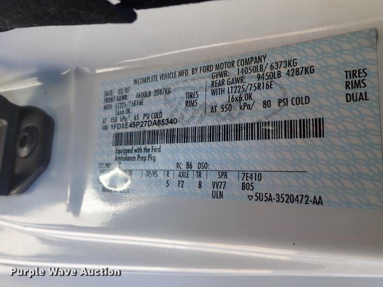 image for item DF8706 2007 Ford E450 ambulance