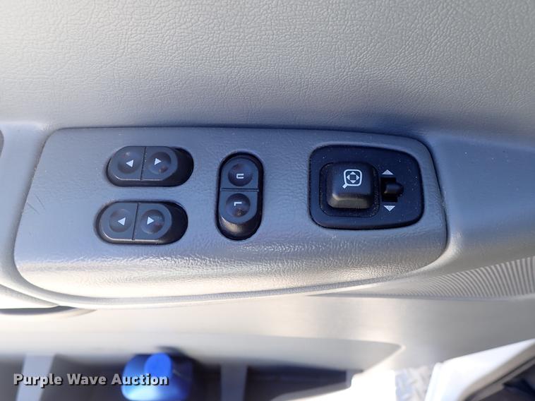 image for item DF8706 2007 Ford E450 ambulance