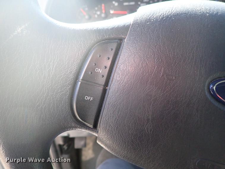 image for item DF8706 2007 Ford E450 ambulance