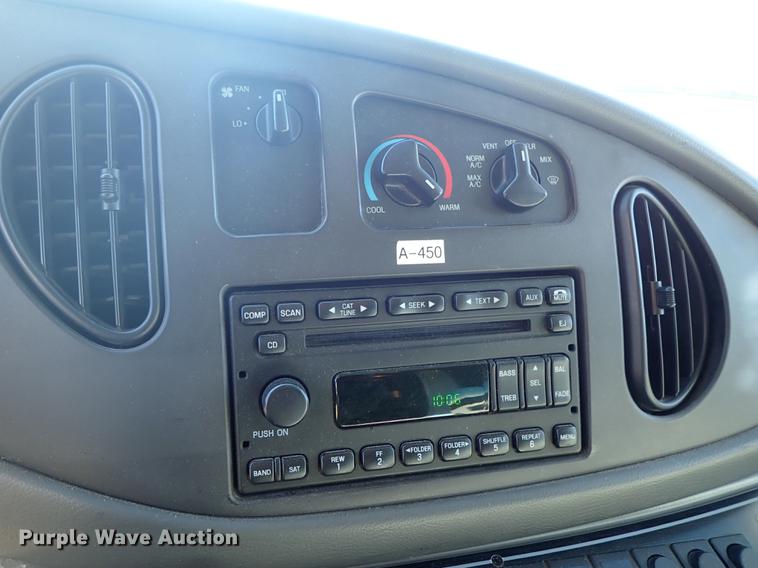 image for item DF8706 2007 Ford E450 ambulance