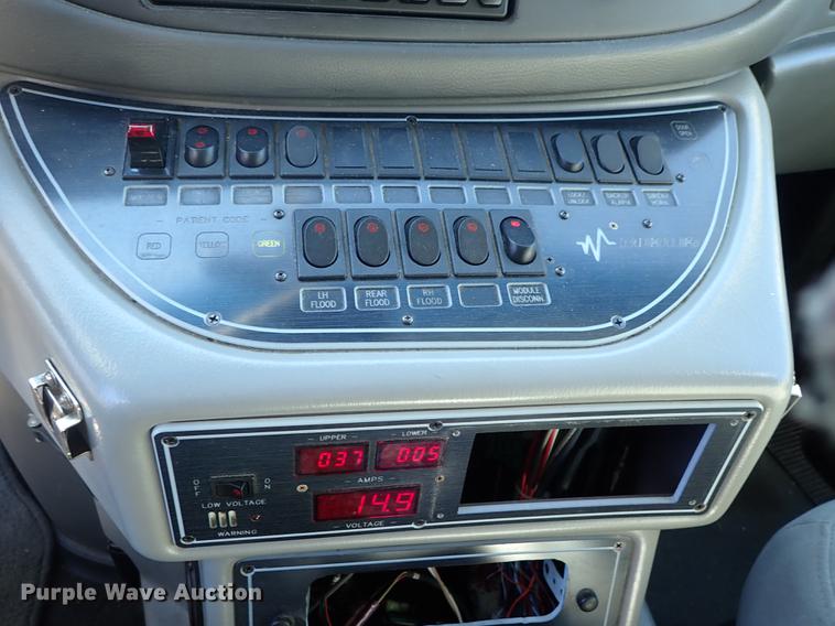 image for item DF8706 2007 Ford E450 ambulance