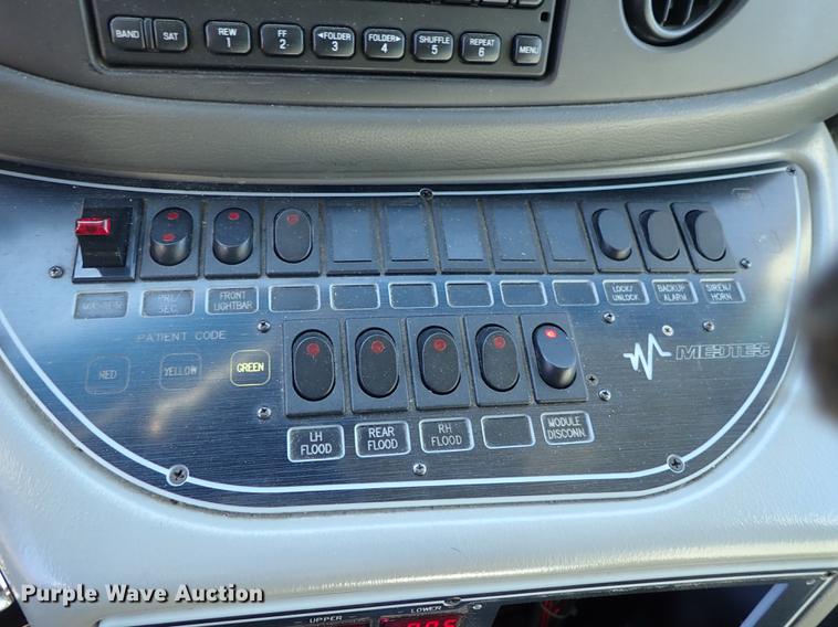 image for item DF8706 2007 Ford E450 ambulance