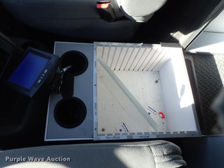 image for item DF8706 2007 Ford E450 ambulance