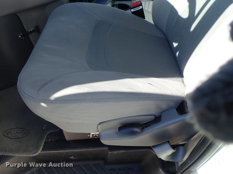 image for item DF8706 2007 Ford E450 ambulance