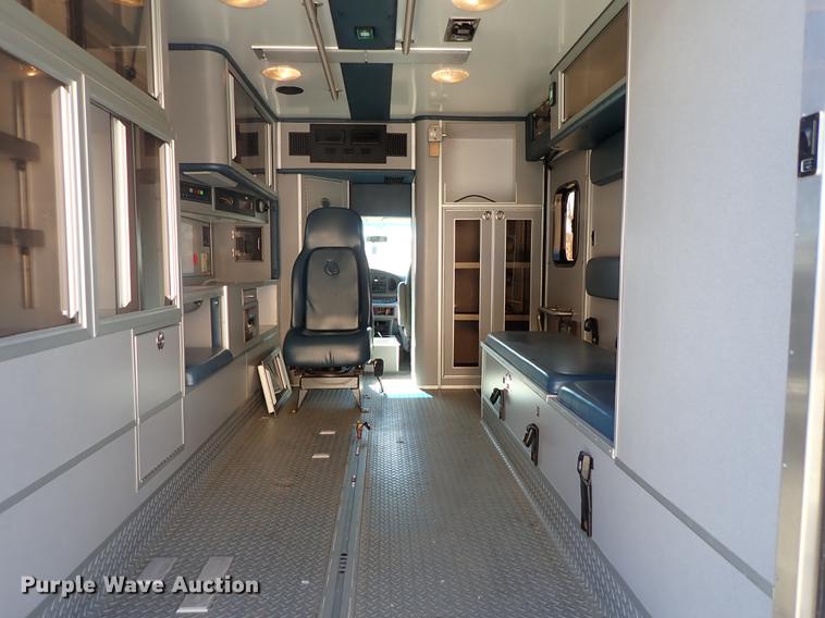 image for item DF8706 2007 Ford E450 ambulance