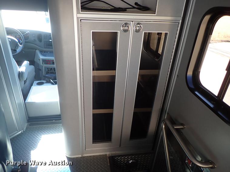 image for item DF8706 2007 Ford E450 ambulance