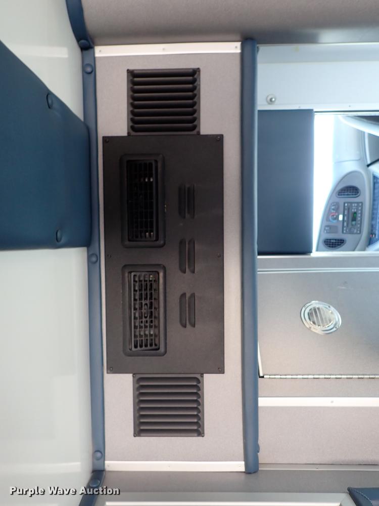 image for item DF8706 2007 Ford E450 ambulance