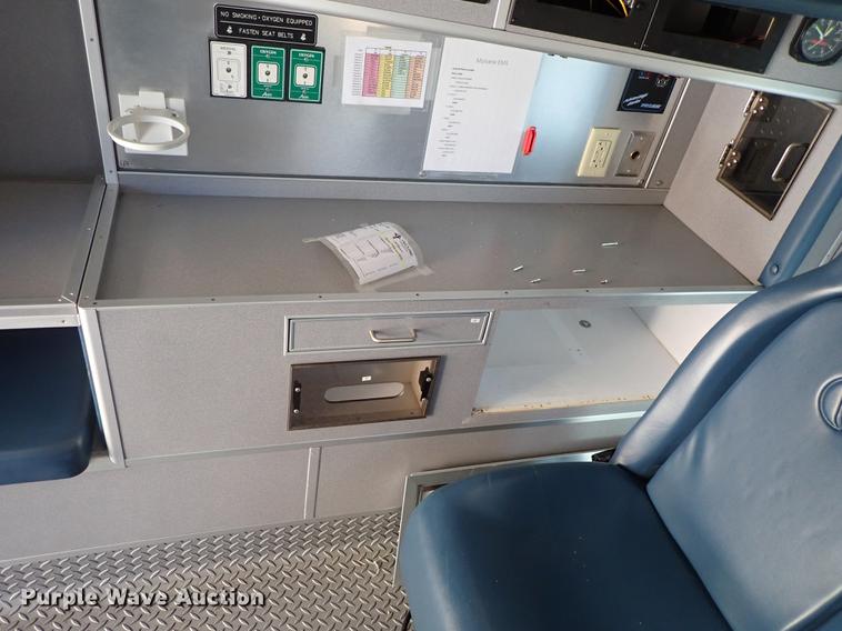 image for item DF8706 2007 Ford E450 ambulance