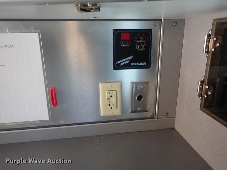 image for item DF8706 2007 Ford E450 ambulance