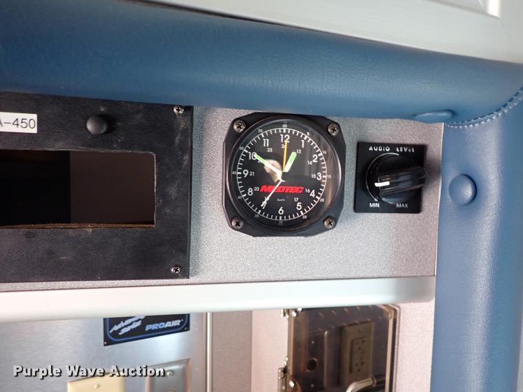 image for item DF8706 2007 Ford E450 ambulance